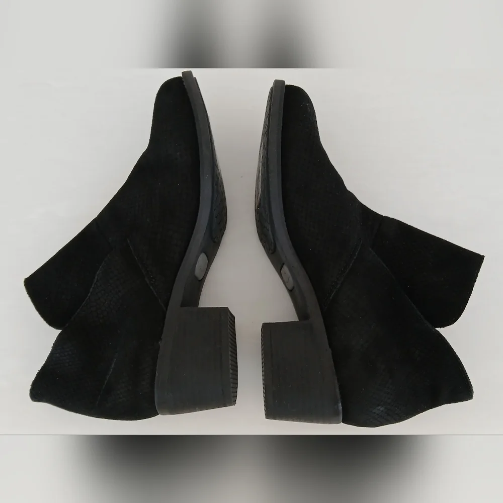 Me Too Black Textured Block Heel Booties – Size 8M – NWOT